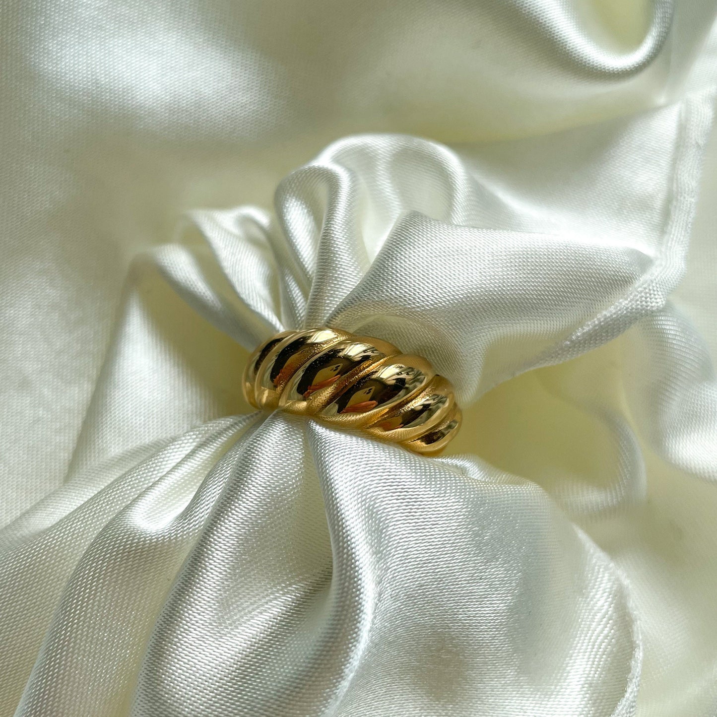 14kt goldener Crossaint Ring