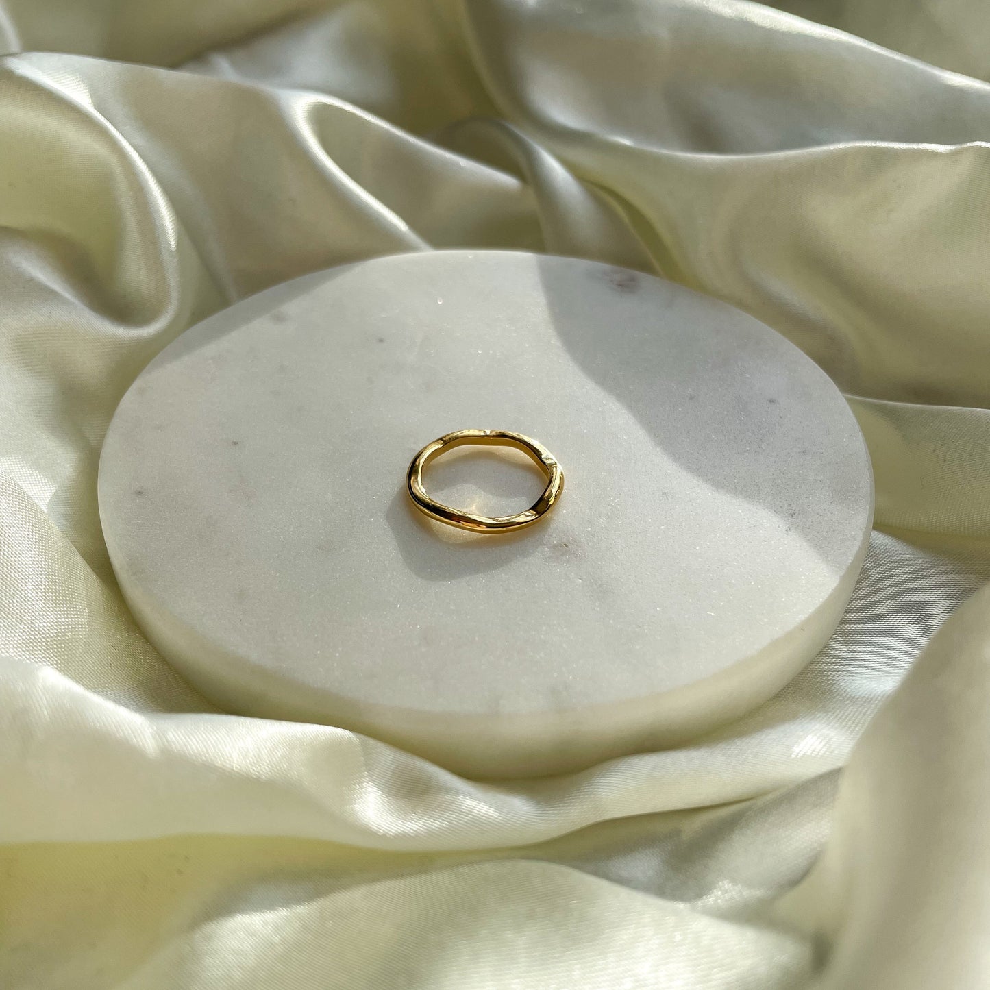 14kt goldener unregelmäßiger Ring